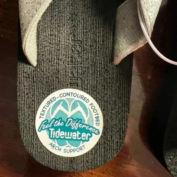 Toddler Size 11-12 Tidewater Silver Sparkling Loop Flip- Flops - Picture 7 of 7